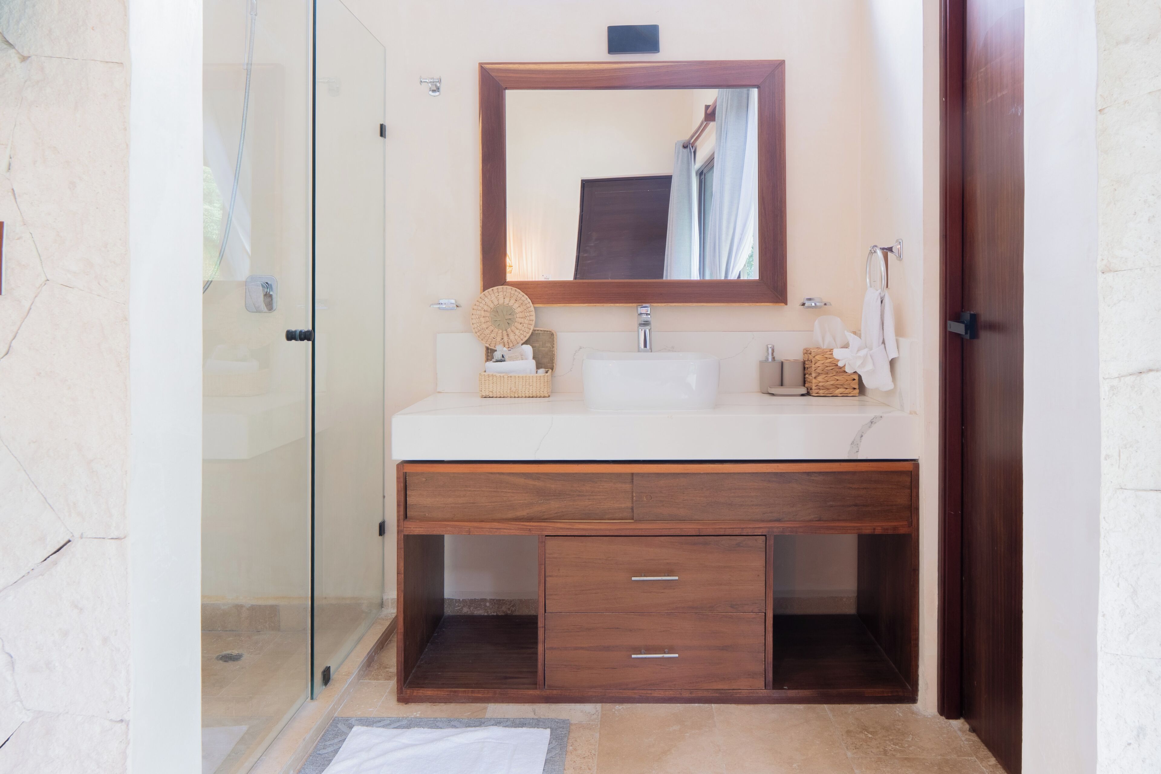 Sky Hot Tub Suite | Baño | Toallas, jabón, champú y papel higiénico