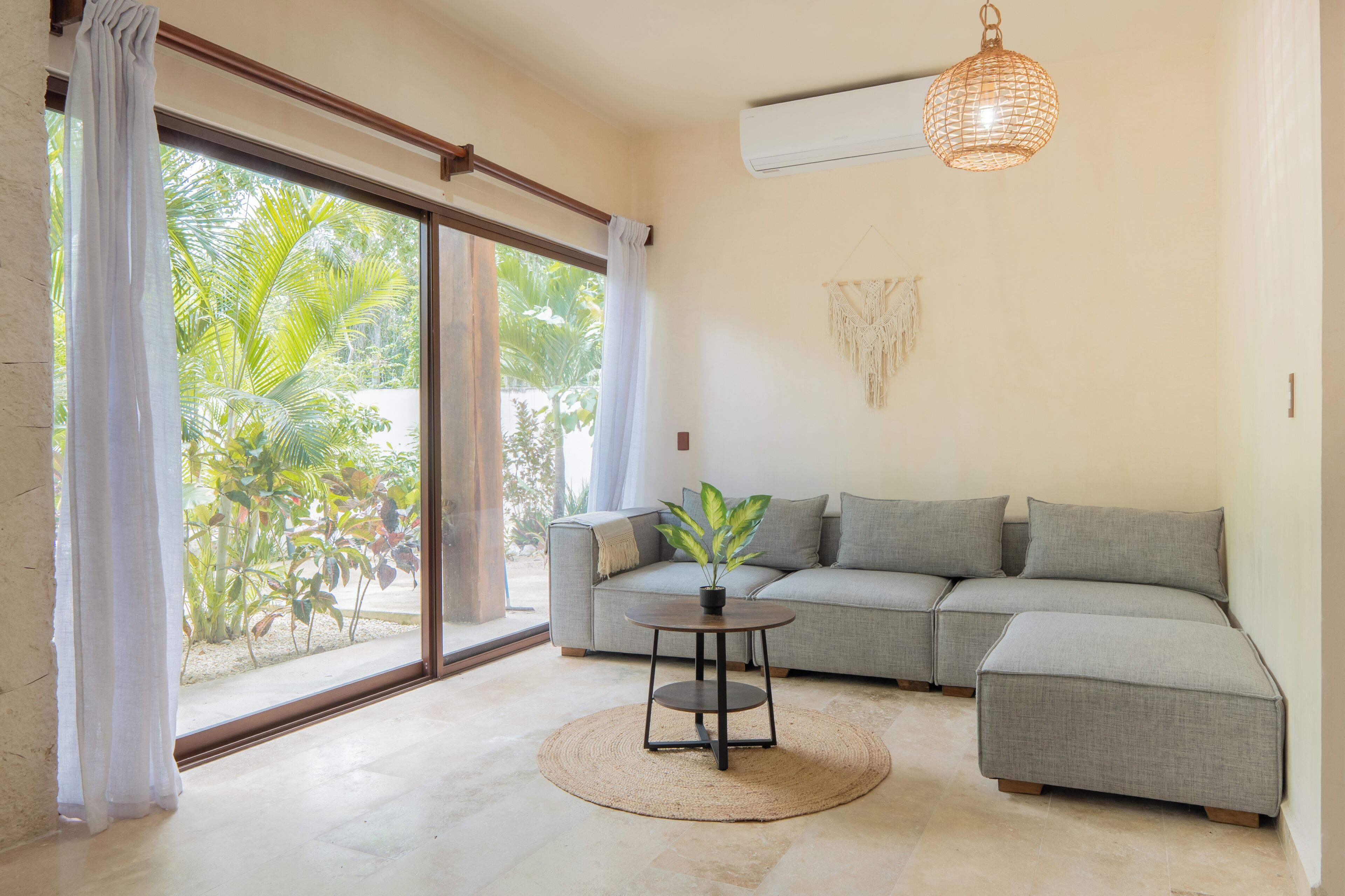 Apartamento familiar, patio, vistas al jardín | Vistas desde la habitación