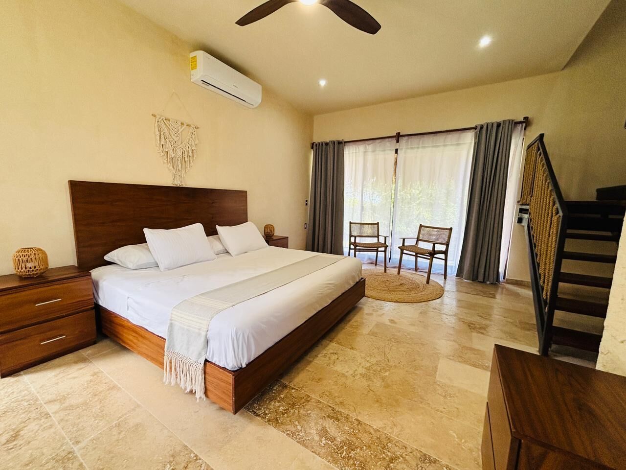 Luxury-Suite, Gartenblick | Minibar, Zimmersafe, Bügeleisen/Bügelbrett, kostenloses WLAN