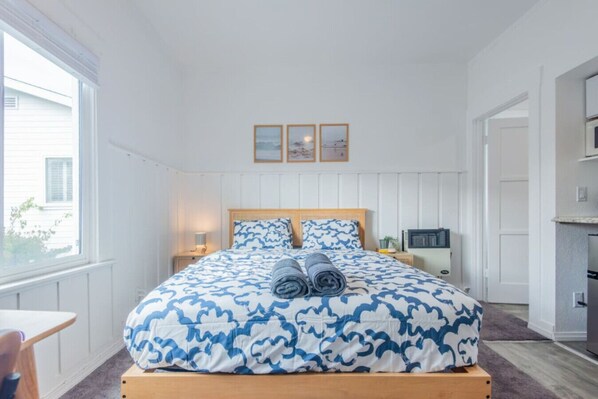 1 bedroom, desk, iron/ironing board, WiFi