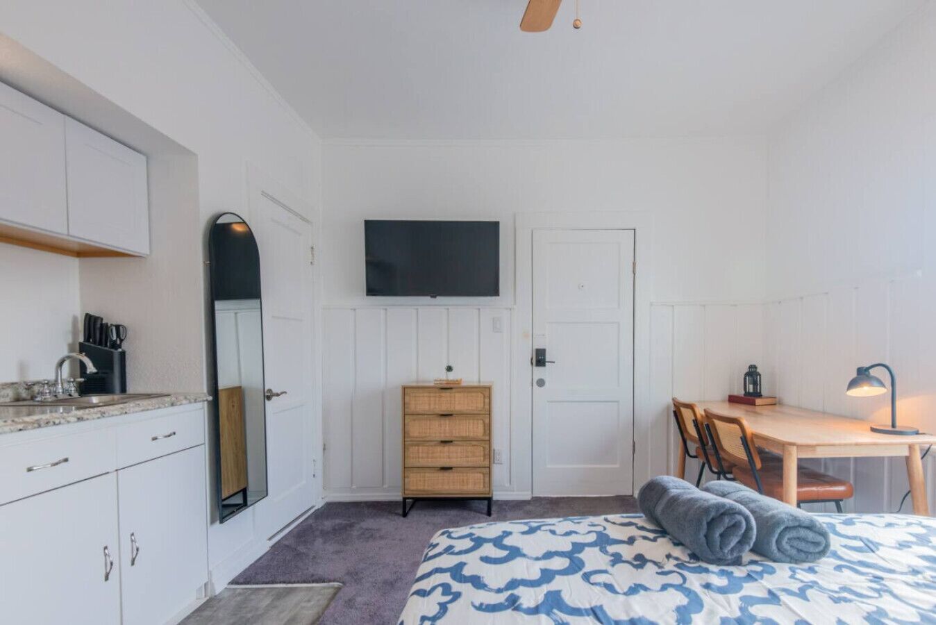 1 室のベッドルーム、デスク、アイロン / アイロン台、WiFi