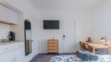 1 bedroom, desk, iron/ironing board, WiFi