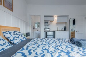 1 bedroom, desk, iron/ironing board, WiFi