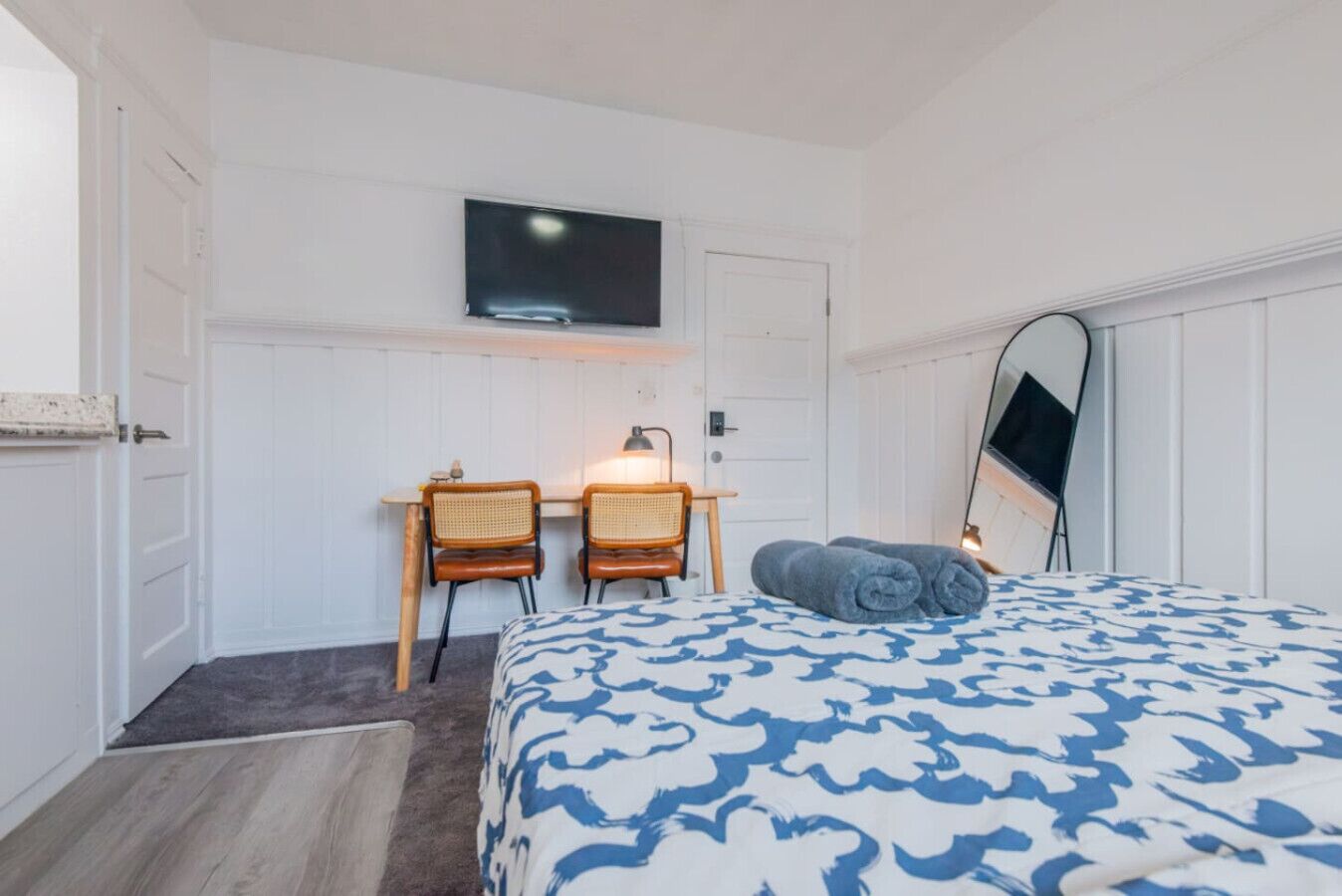 1 chambre, bureau, fer et planche à repasser, Wi-Fi