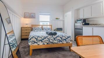 1 bedroom, desk, iron/ironing board, WiFi