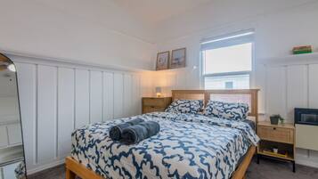 1 habitación, escritorio, tabla de planchar con plancha y wifi