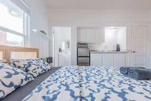 1 bedroom, desk, iron/ironing board, WiFi