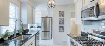 Stylish 3BR w Sunroom & Deck