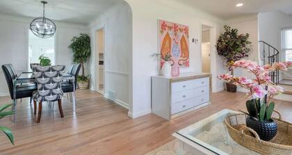 Stylish 3BR w Sunroom & Deck