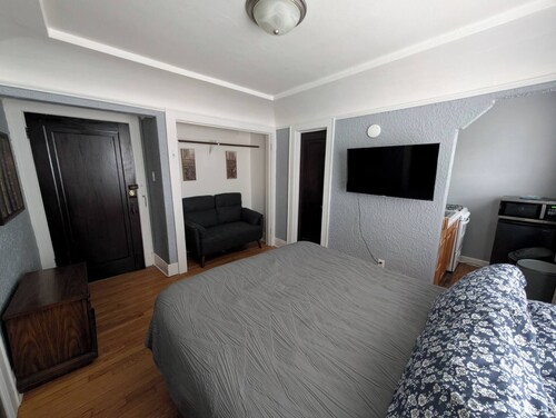 Budget Studio near Brady St w/Parking