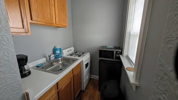 Microwave, oven, stovetop, coffee/tea maker
