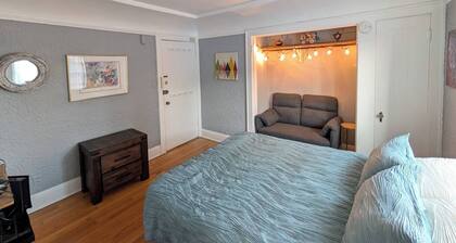 Cute Studio w/Parking | Brady St
