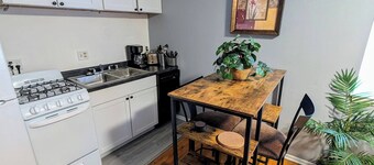 Bright 1 BR in Amazing Location