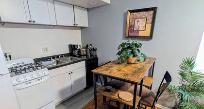 Bright 1 BR in Amazing Location