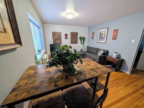 Bright 1 BR in Amazing Location