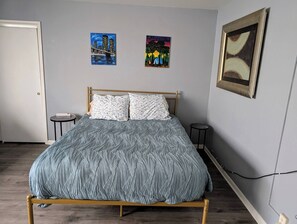 1 bedroom, free WiFi - Spacious Studio near Brady St (Milwaukee)