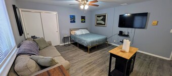 Spacious Studio near Brady St