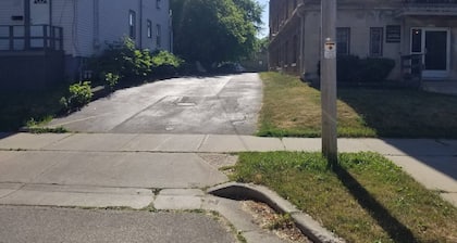 Charming Studio near Brady St w/Parking