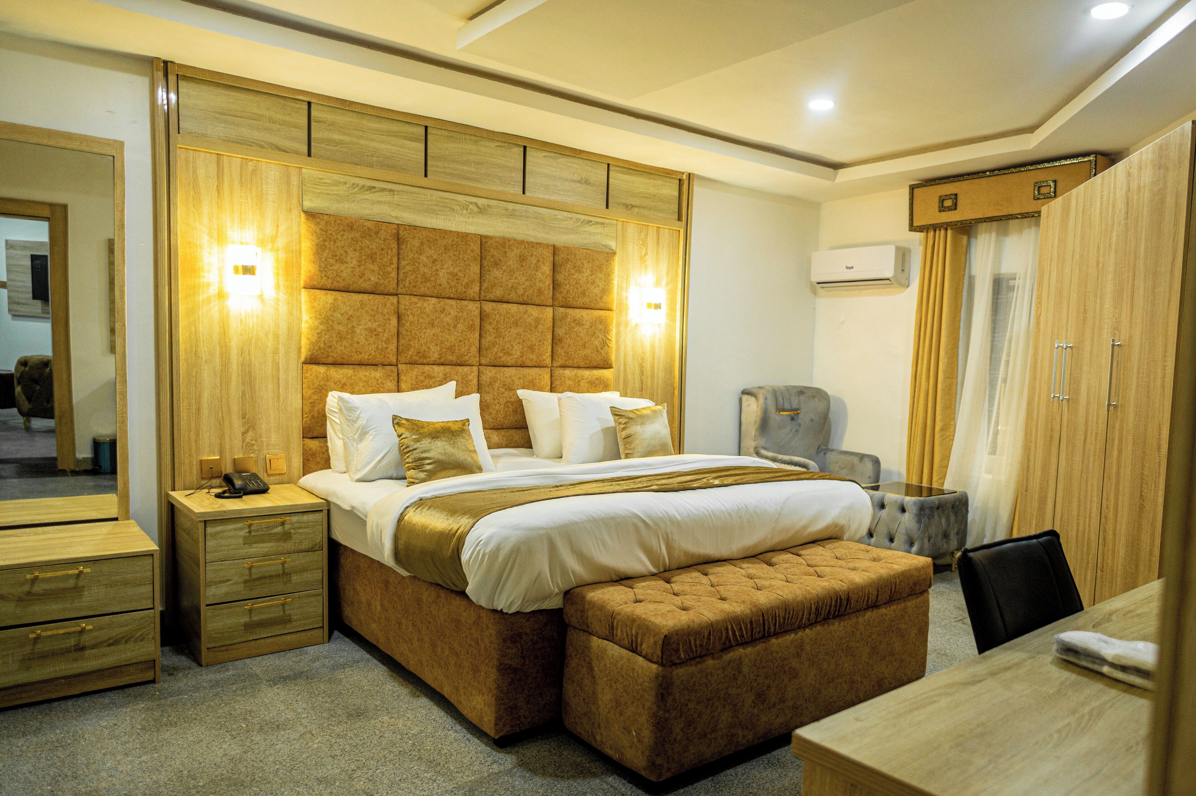 Diplomatic Room | Desk, laptop workspace, free WiFi, bed sheets