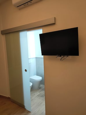 Shower, jetted bath, hair dryer, bidet
