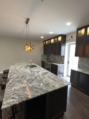 Mikrobølgeovn, ovn, kogeplade, opvaskemaskine