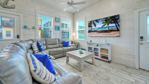 Interior - 2 Homes in Gulf Village by Avantstay Sleeps 24, 2blocks to the Beach, Pool, Game Room, Patio w/ Outdoor Bar (Port Aransas)