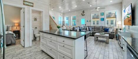 Casa (Multiple Bedrooms) | Parte interna