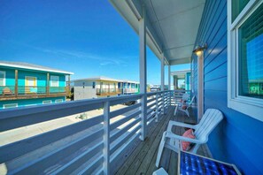 Interior - 2 Homes in Gulf Village by Avantstay Sleeps 24, 2blocks to the Beach, Pool, Game Room, Patio w/ Outdoor Bar (Port Aransas)