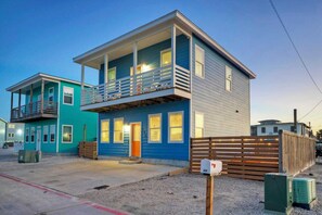House (Multiple Bedrooms) | Interior - 2 Homes in Gulf Village by Avantstay Sleeps 24, 2blocks to the Beach, Pool, Game Room, Patio w/ Outdoor Bar (Port Aransas)