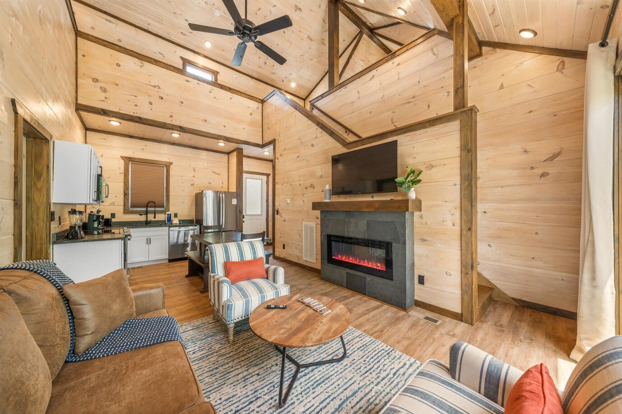 Télévision, cheminée