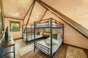 3 soverom, strykejern/-brett, wi-fi og sengetøy