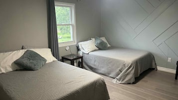 2 bedrooms, travel crib, free WiFi, bed sheets