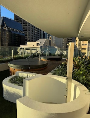 Outdoor spa tub