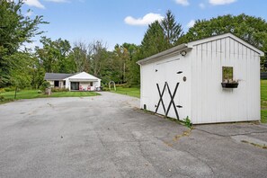 المنشأة من الخارج