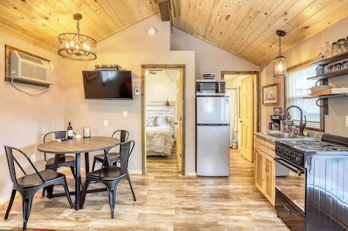 Rustic getaway in the woods