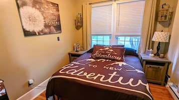 2 bedrooms, travel crib, free WiFi