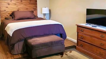 1 bedroom, WiFi (free), bed sheets