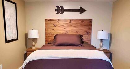 Robin's Nest Queen Suite with Private Bath