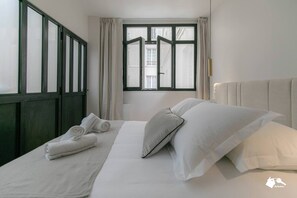 4 bedrooms, iron/ironing board, travel cot, WiFi