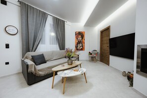 TV, fireplace