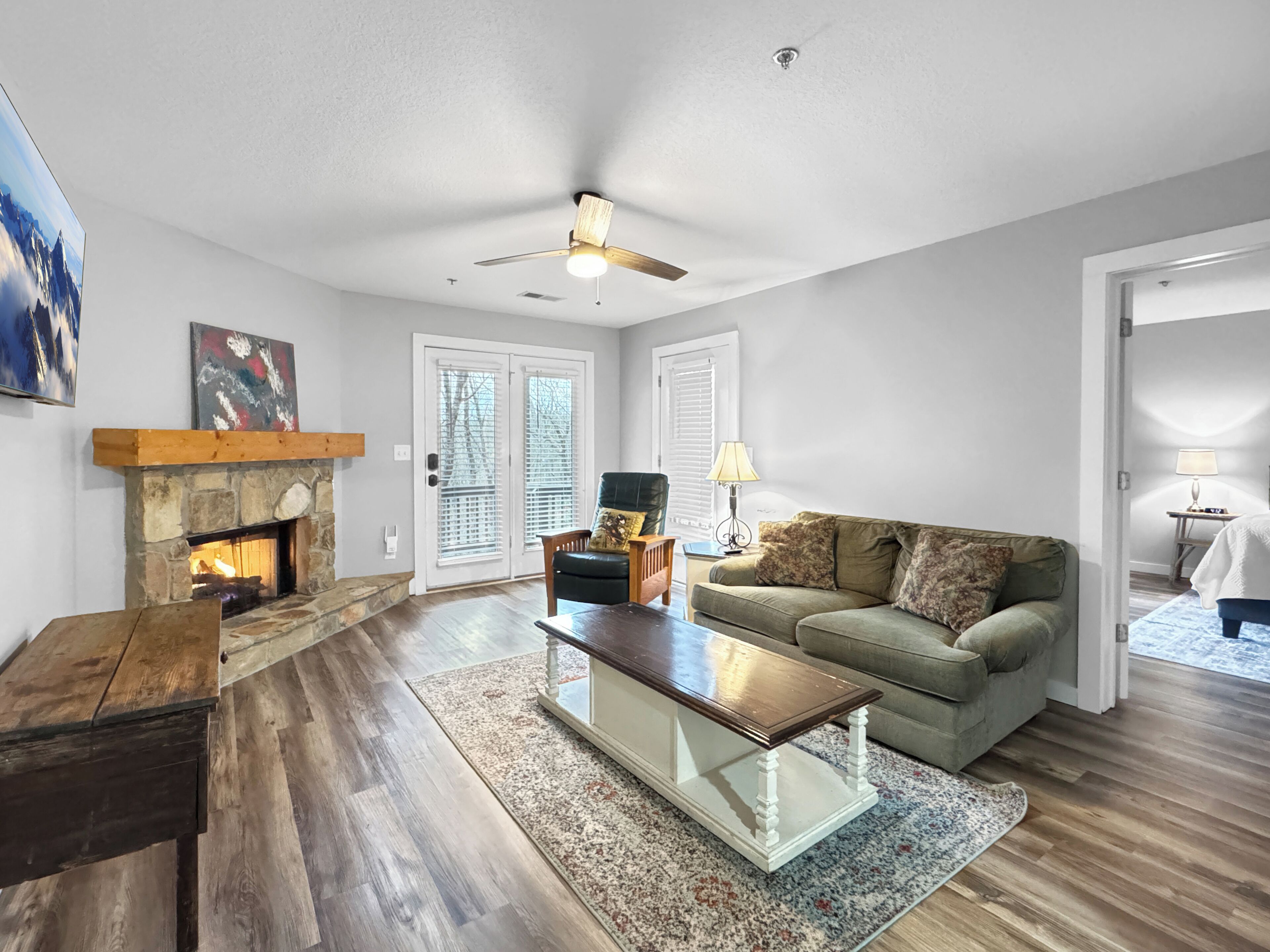 智能電視、壁爐