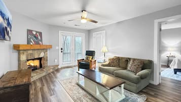 Smart TV, fireplace