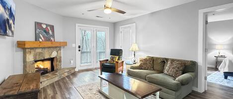 Smart TV, fireplace