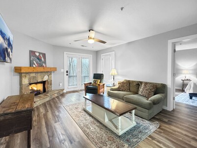 North Georgia Couples Retreat: Stone Fireplace + Wooded Views – 5 Mins to Helen