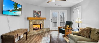 Alpine Helen Retreat: Stone Fireplace – 5 Mins to Downtown!