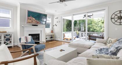 Modern 4BR Retreat Fire Pit & Porch Swing