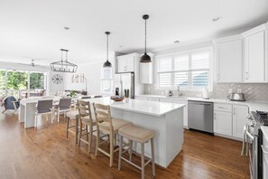 Private kitchen - Modern 4BR Retreat Fire Pit & Porch Swing (Raleigh)