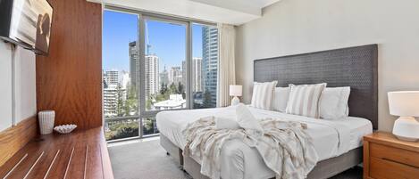 2 soveværelser, pengeskab på værelset, strygejern/strygebræt