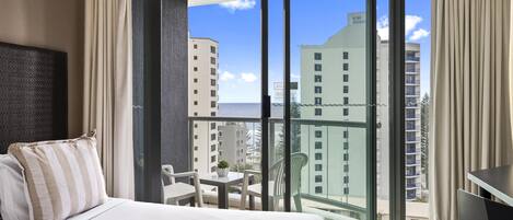 2 chambres, coffre-fort, fer et planche Ă repasser