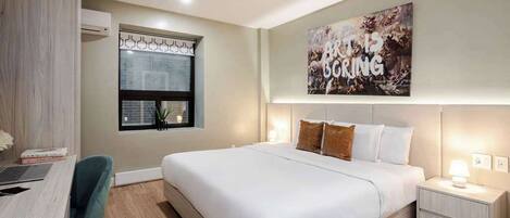 1 dormitorio, escritorio, tabla de planchar con plancha y wifi